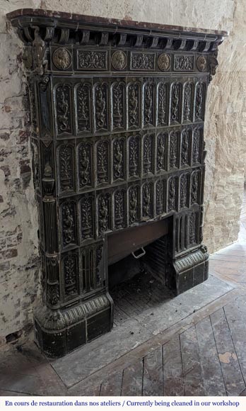 Large Napoleon III style stove in green earthenware decorated with salamanders-4