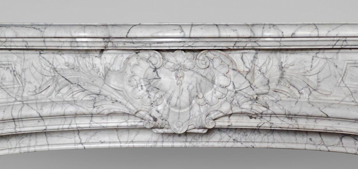 Large Regency-style mantel in veined Carrara marble-1