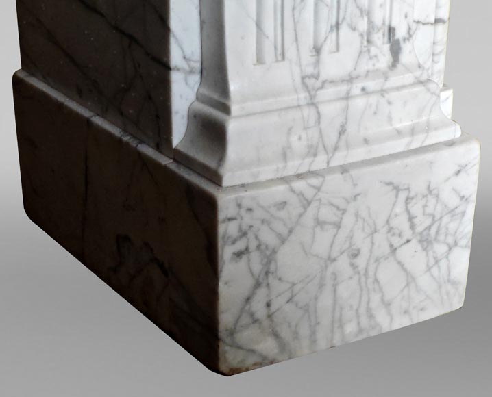 Large Regency-style mantel in veined Carrara marble-7