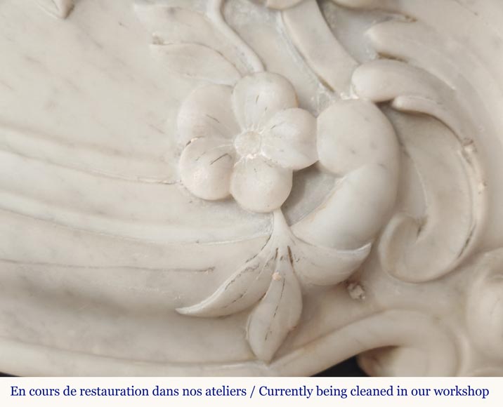 Louis XV style mantel in Carrara marble, adorned with a flowering palmette-3