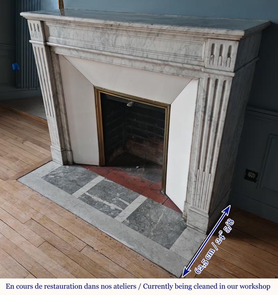 Louis XVI style molded mantel in veined Carrara marble-5